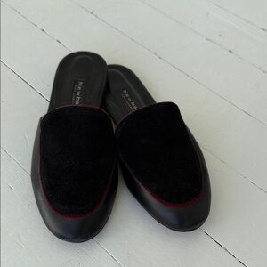Newbark Women’s Black and Red Mules